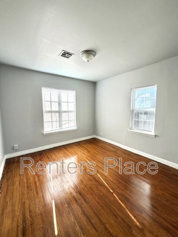 Building Photo - 1328 S Erie Ave