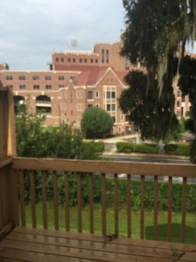 Building Photo - 2/1, Across from Doak, Walk to classes!