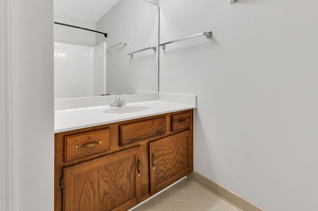 Building Photo - 5535 Thalman Dr