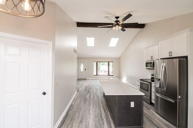 Building Photo - 3 bed 2 bath Home in Lakes of the Four Sea...