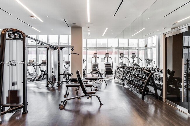 Building Photo - 851 NE 1st Ave