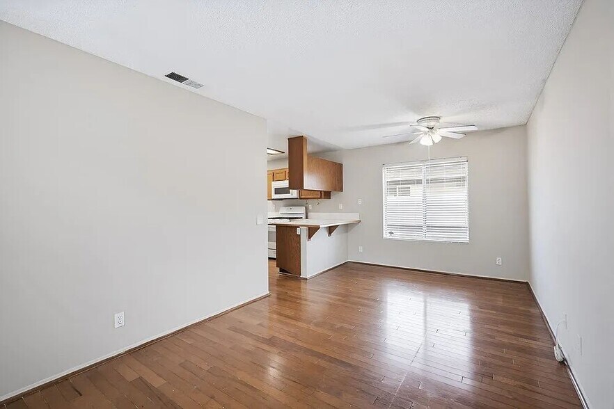 Building Photo - 1856 Avenida San Sebastian