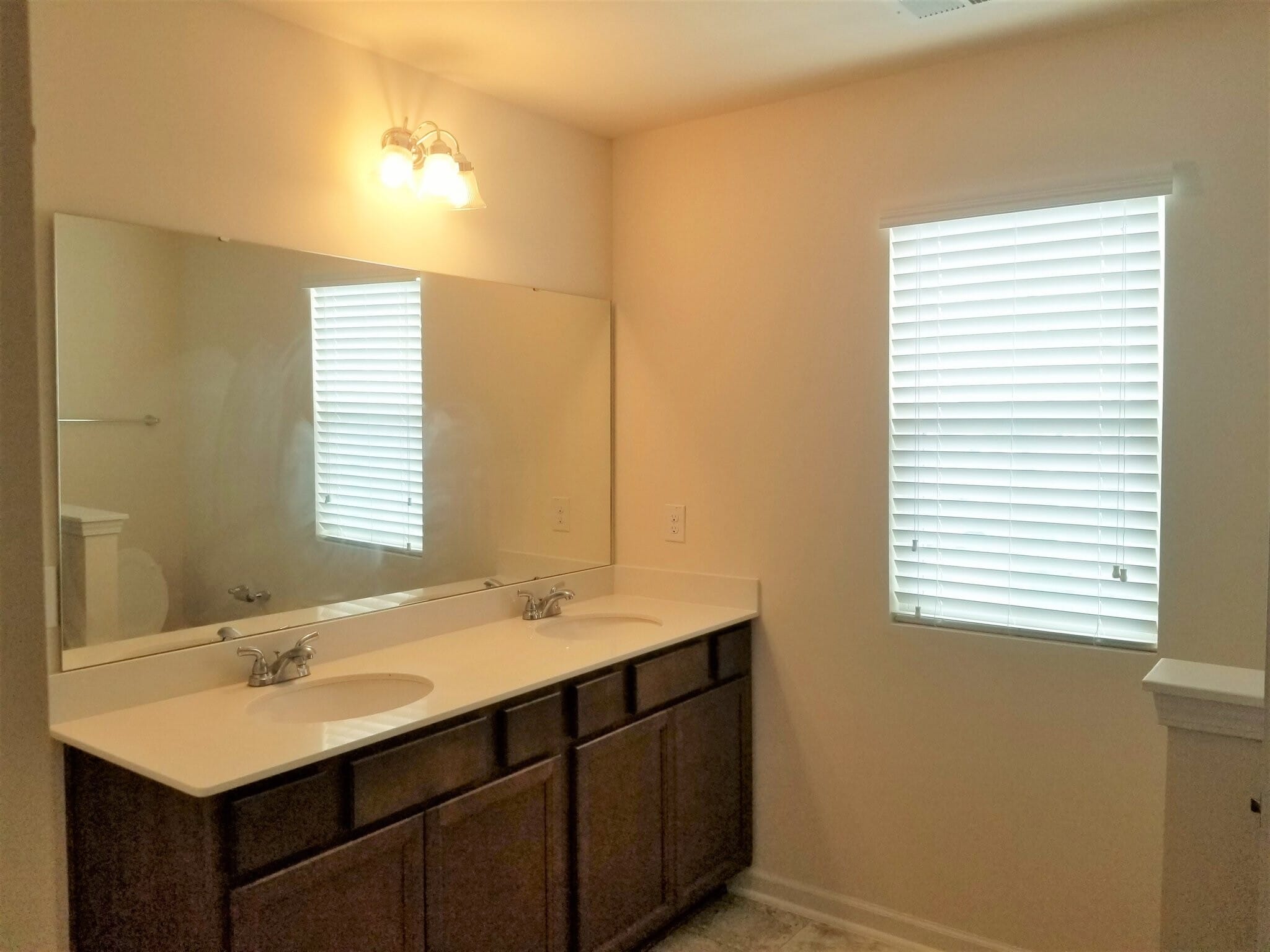 Building Photo - 513 Eastfair Dr