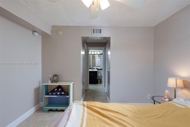 Building Photo - 706 NW 92nd Ave