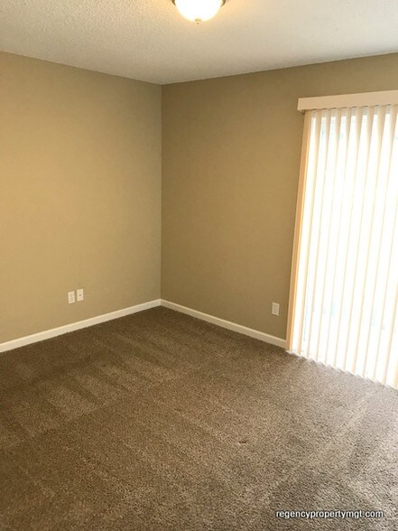 Building Photo - 19202 SE River Rd