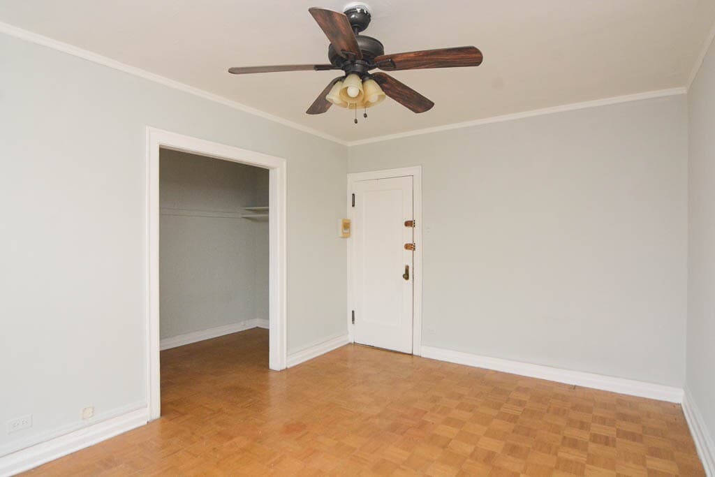 Building Photo - 653 W Belmont Ave