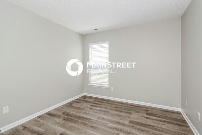 Building Photo - 4 Bedroom Pet-Friendly Home in CHARLOTTE, NC with Main Street Renewal