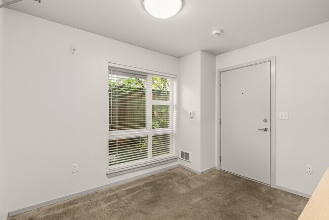 Interior Photo - Common Capitol