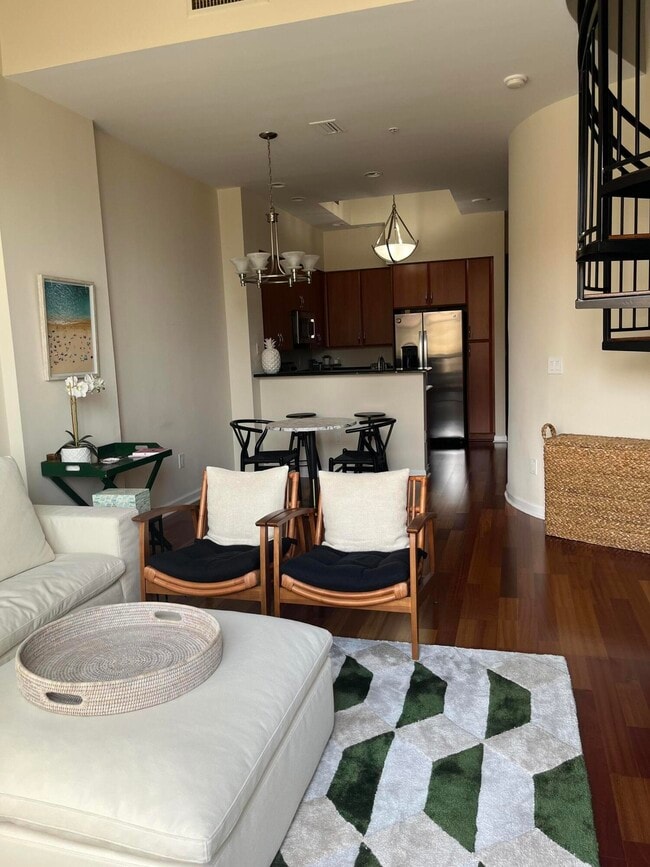 Building Photo - 801 S Olive Ave