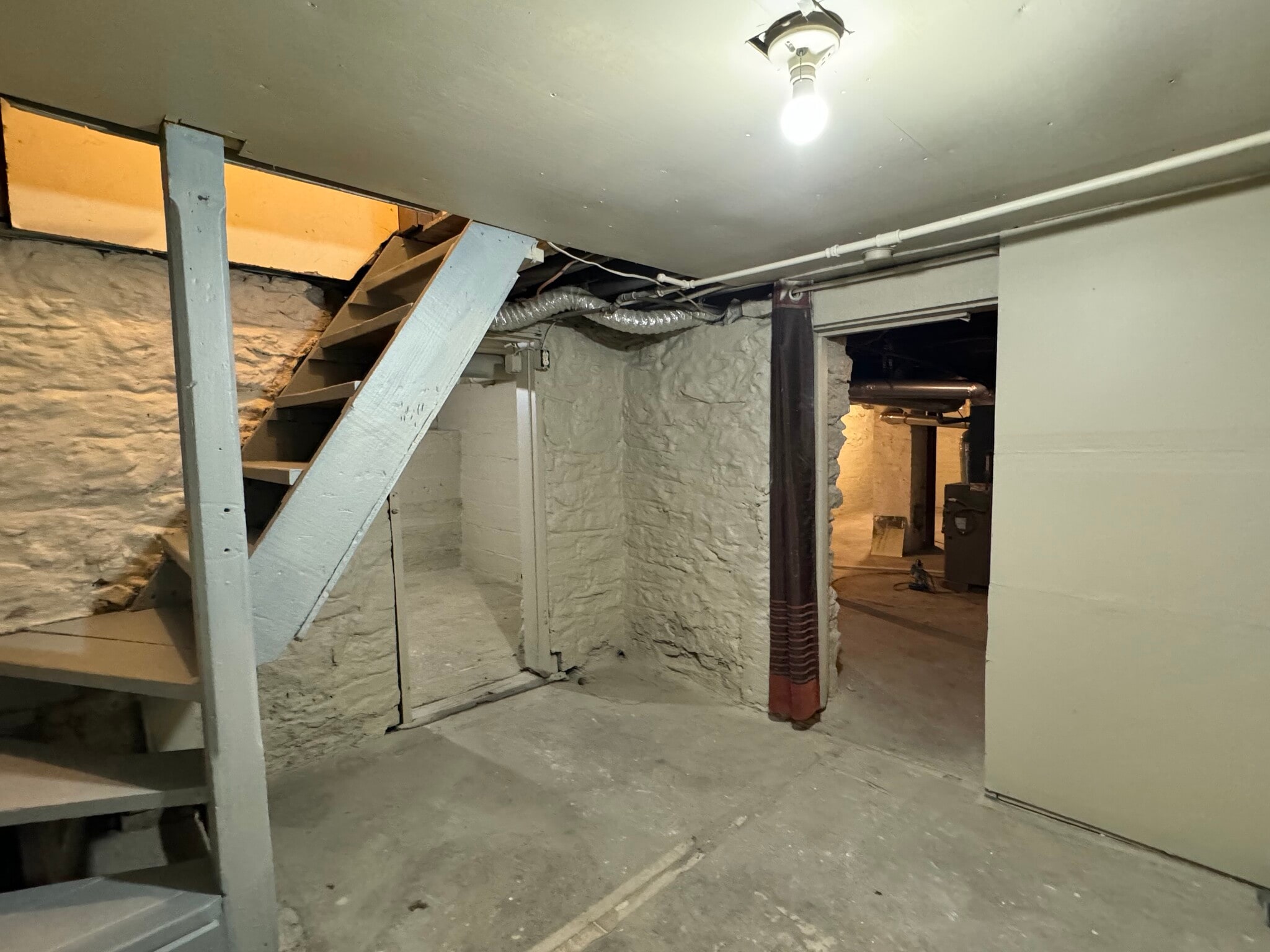 Building Photo - 617 Splitlog Ave