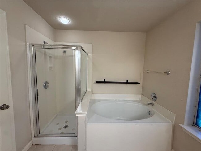 Building Photo - Beautiful 3 bed 2 bath house on corner lot