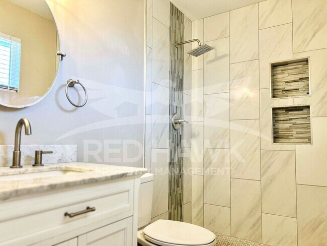 Building Photo - 117 W Del Rio Dr