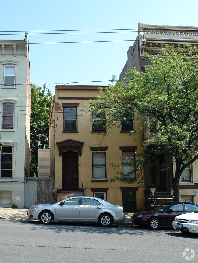 Building Photo - 27 Ten Broeck St