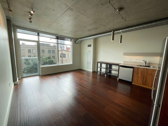 Building Photo - Charming 1-Bedroom Condo with Open Layout & Natural Light!