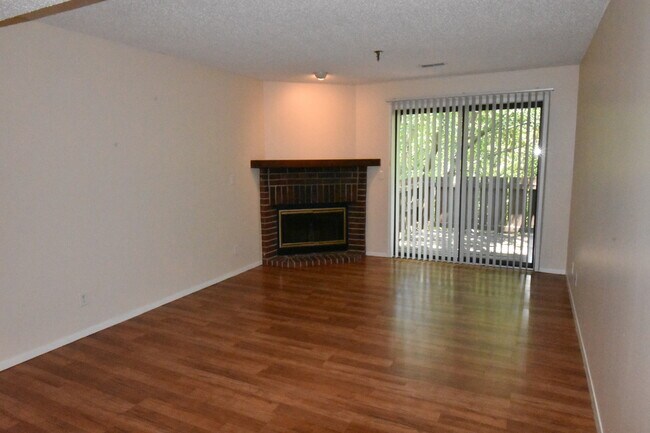 Building Photo - 1360 Brook St
