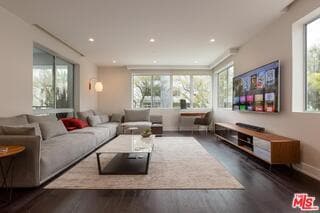 Building Photo - 450 N Palm Dr