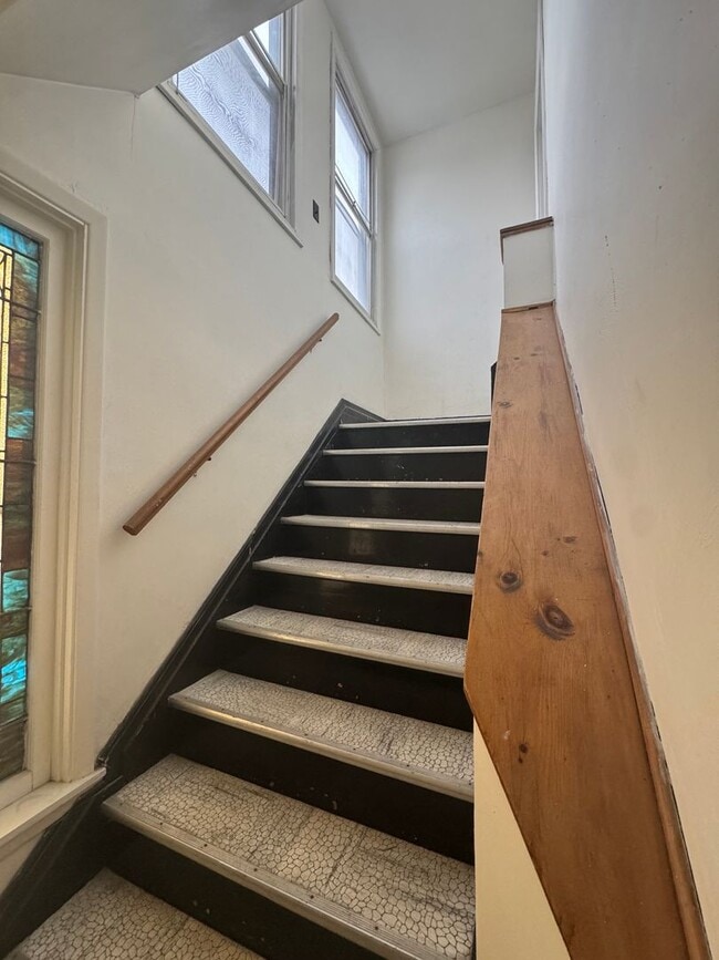 Building Photo - 212 N Highland Ave