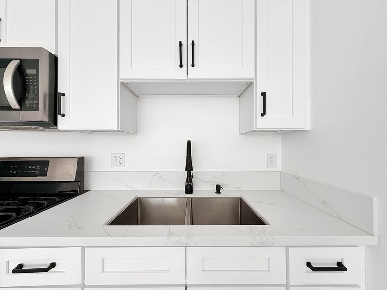 Building Photo - 1273 Donatello St