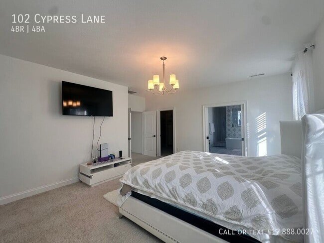 Building Photo - 102 Cypress Ln