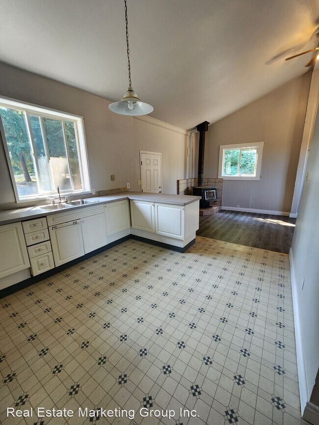 Building Photo - 2 br, 1 bath House - 381 1/2 Hawkins Rd