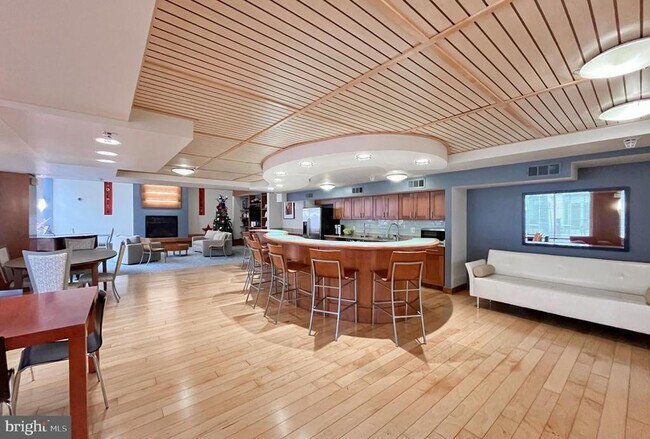 Building Photo - 2200 N Westmoreland St