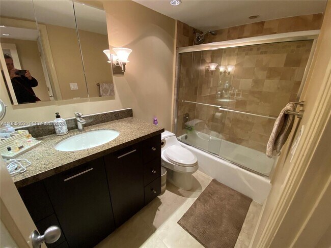 Building Photo - 2030 S Ocean Dr