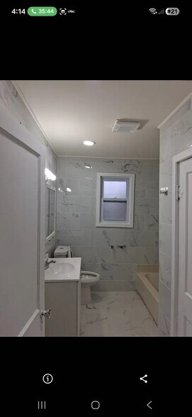 Building Photo - 213 W Quince St