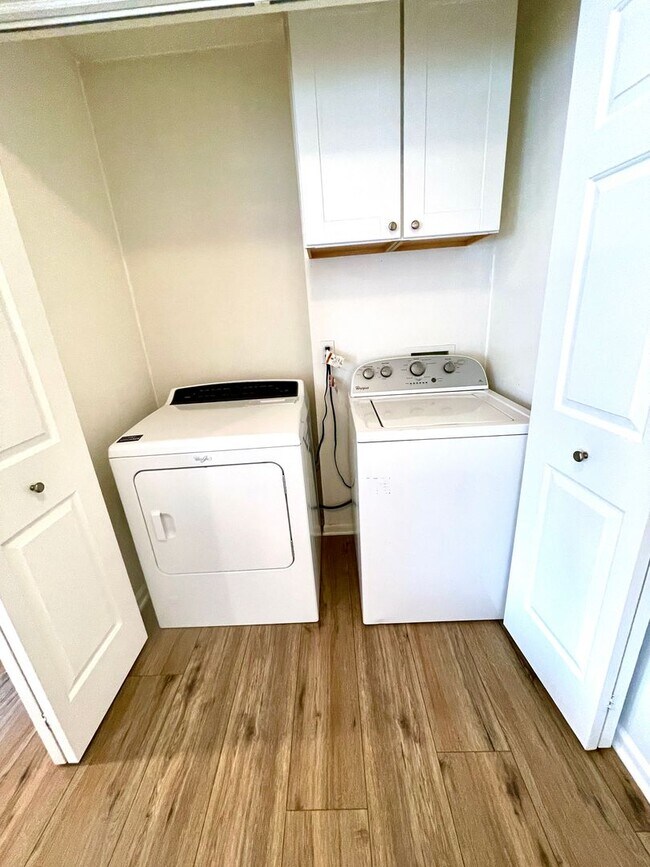 Building Photo - Beautiful, Spacious 3 bed/2 bath House near West Village!