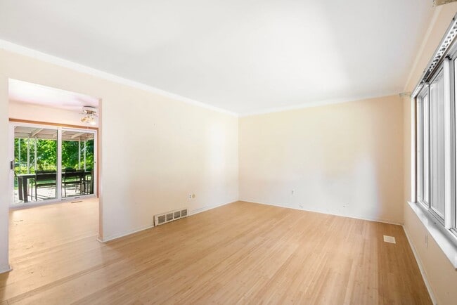 Building Photo - Amazing Troy Rental Available Now!