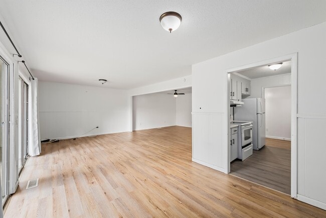 Building Photo - 302 Antler Dr