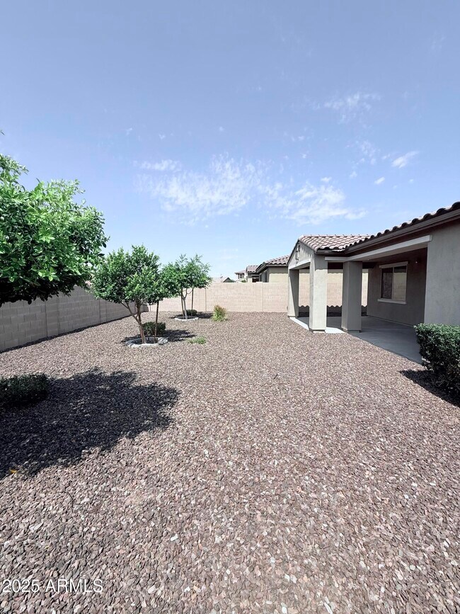 Building Photo - 11407 W Duane Ln