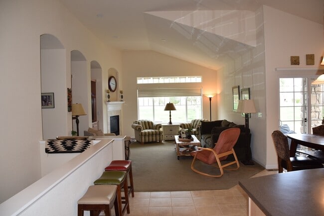 Building Photo - 9805 S Iris Ct