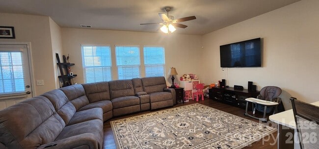 Building Photo - 15733 Country House St