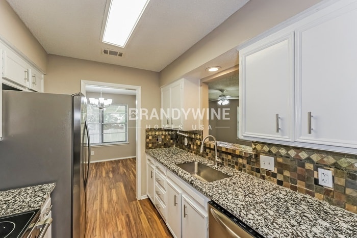 Building Photo - 2310 Stockbridge Ct