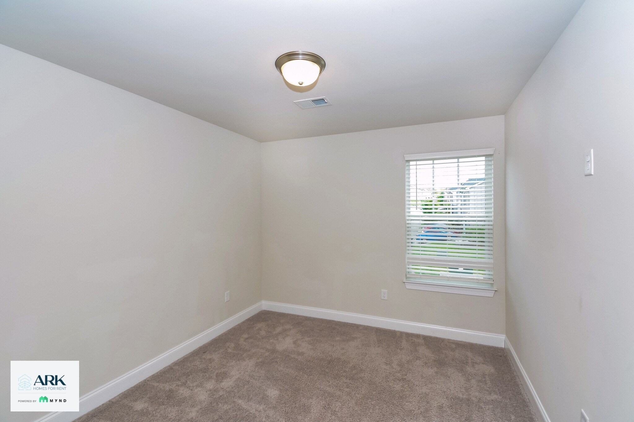Building Photo - 831 Holland Ct