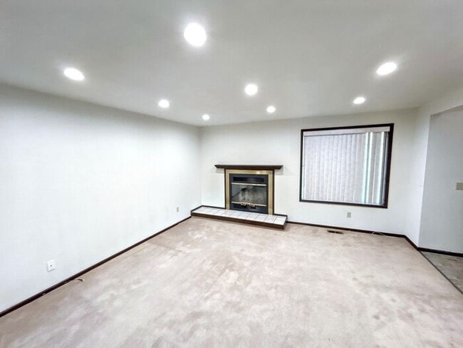 Building Photo - Beautiful 4 bed & 2 bath home in Kent WA!!