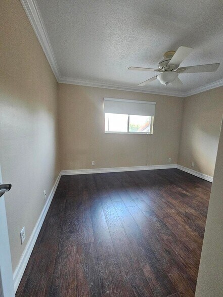 Building Photo - 7526 Pinewalk Dr S