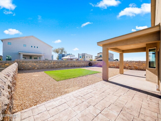 Building Photo - 561 Issa Circle