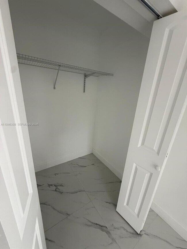 Building Photo - 730 Curtiss Dr