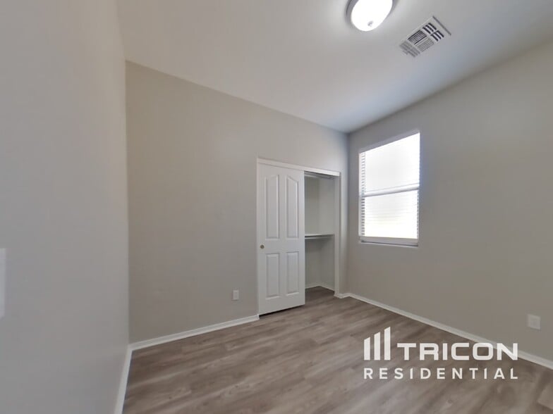 Building Photo - 3106 E Ravenswood Dr