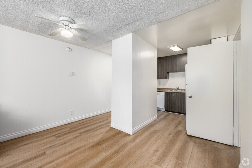 2BR, 2BA - unit 335-950 SF - Dining Room - Mardi Gras Apartments