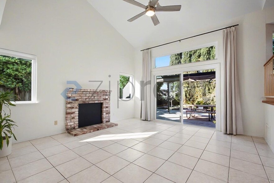 Building Photo - 5744 River Run Cir