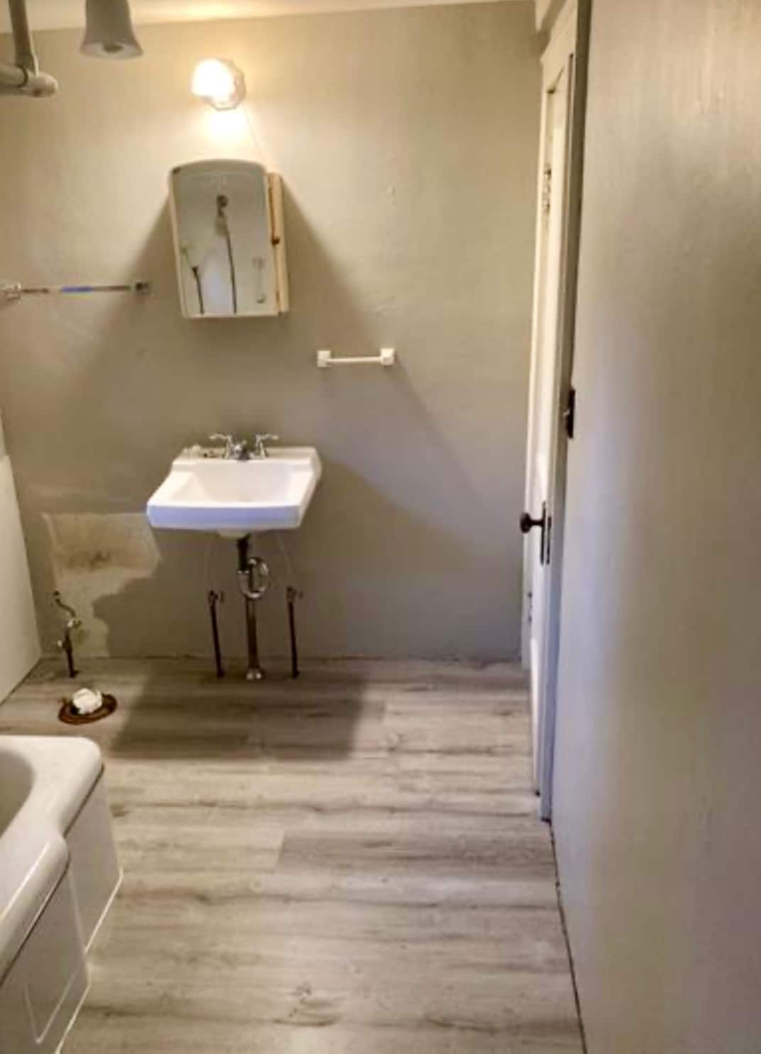 Building Photo - 630 W 7th Ave