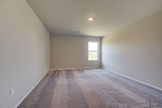 Building Photo - 755 Foxtail Dr