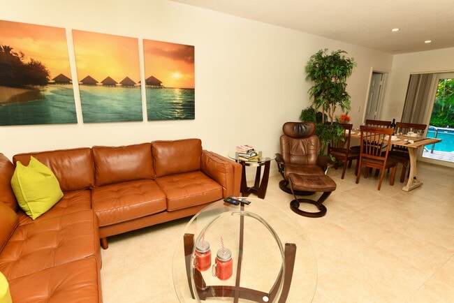 Building Photo - PR-09