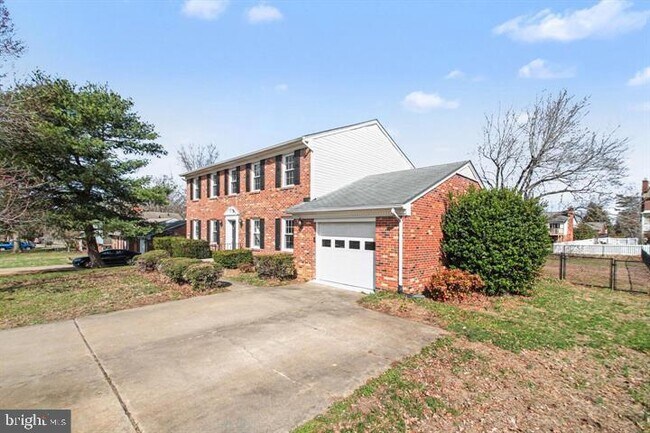 Building Photo - 2113 Matthew Ln