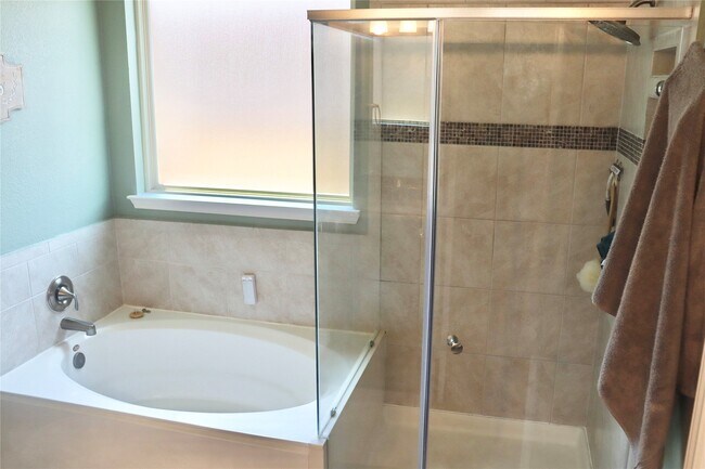 Building Photo - 5627 S Denham Ridge Ln