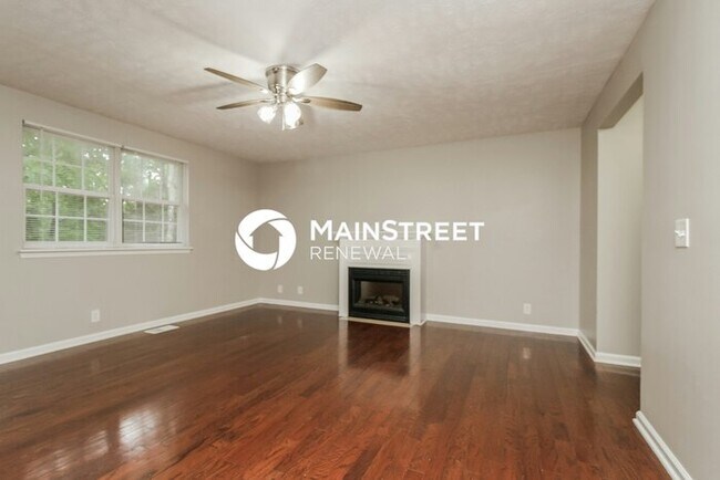Building Photo - 3 Bedroom Pet-Friendly Home in Nashville, TN with Main Street Renewal