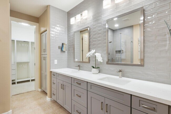 Building Photo - 11489 E Raintree Dr