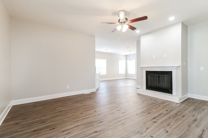 Building Photo - 1320 Ujamaa Dr